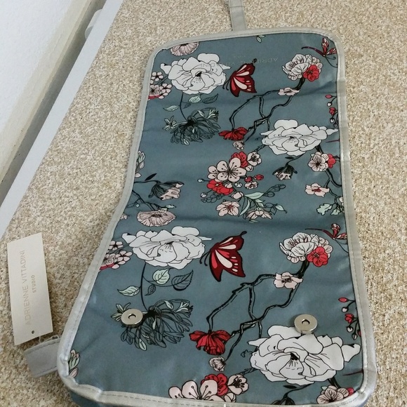 Adrienne Vittadini Floral Make Up Case - Picture 4 of 4